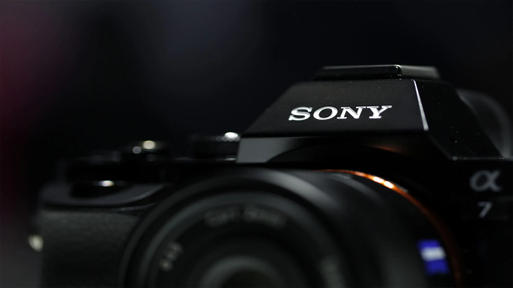 Eine Nahaufnahme einer Sony-Kamera.